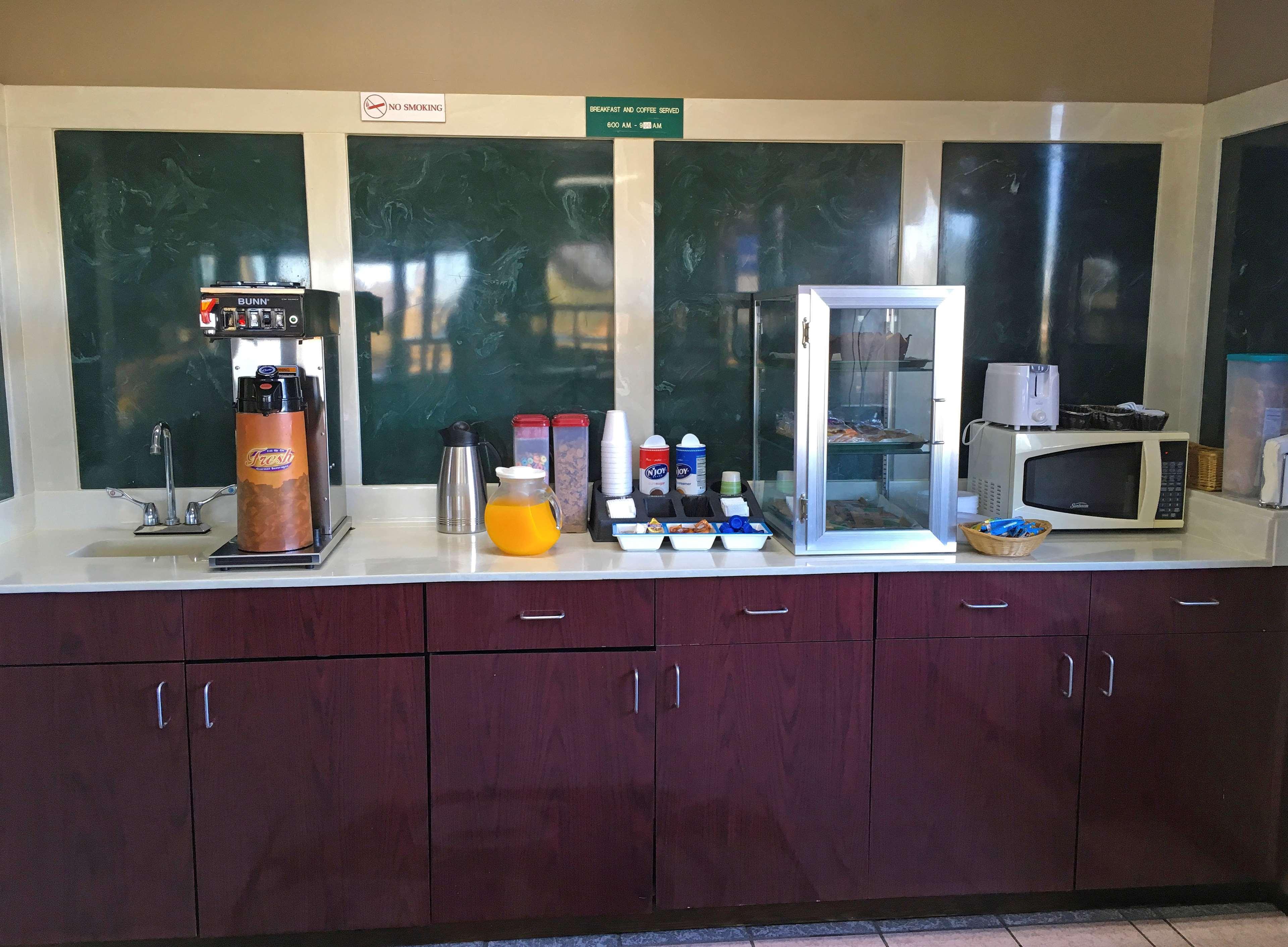 Meridiano Hotel Maceió Buitenkant foto A typical Starbucks coffee bar