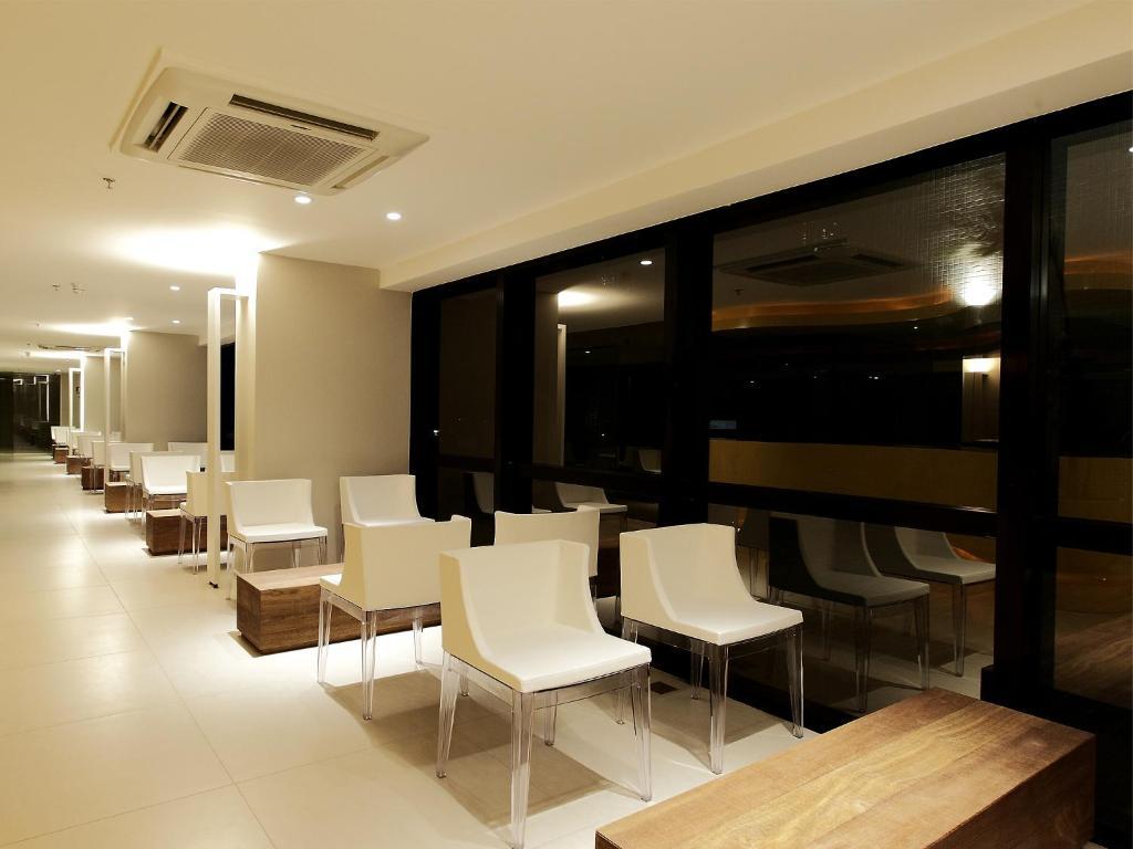 Meridiano Hotel Maceió Buitenkant foto Waiting area